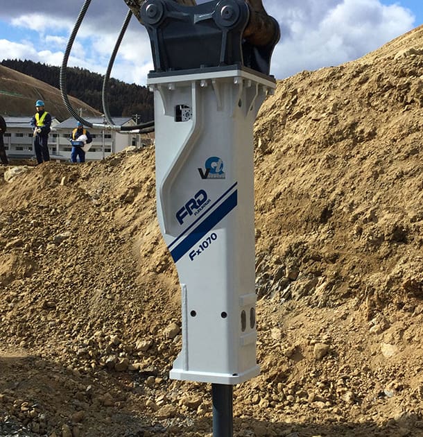 The Fx1070 Qtv large hydraulic rock breaking hammer improves breaking performance with high back-head pressure to deliver greater impact, improves day-to-day performance with less maintenance, downtime, smoother operation, & the highest level of reliability.