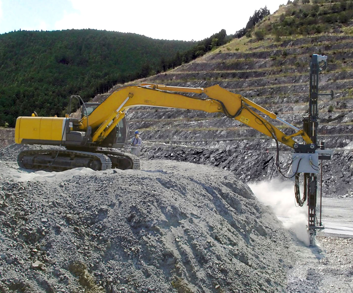 furukawa_AHD709 Pneumatic Drills offer an advanced boom design & hydraulic system assures outstanding versatility & high performance for handling all types of drilling operations.